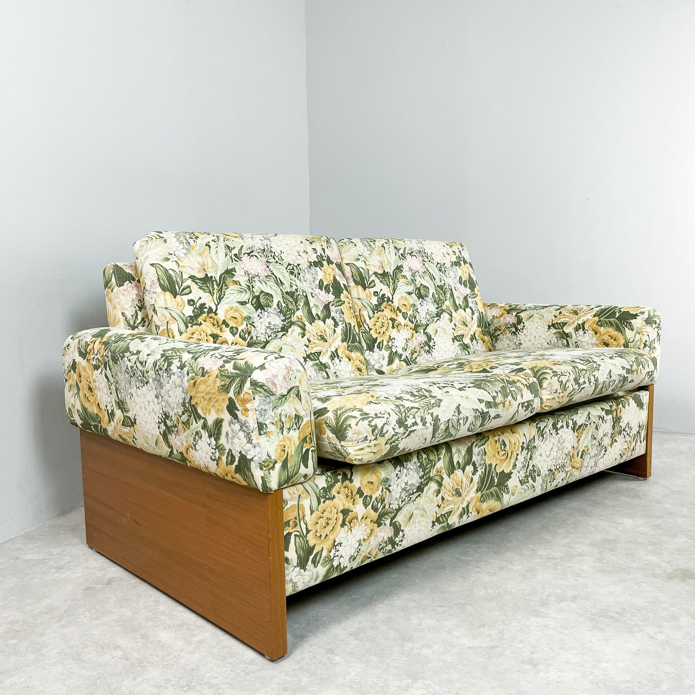Blommig soffa - 2-sits