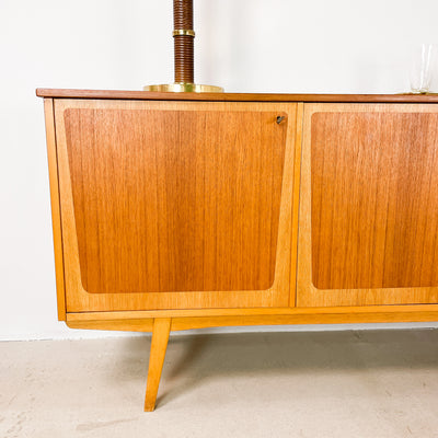 Sideboard i teak och ek