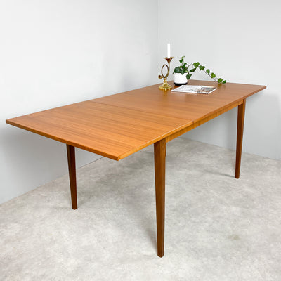 Matbord i teak