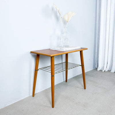 Sidobord i teak med stringhylla