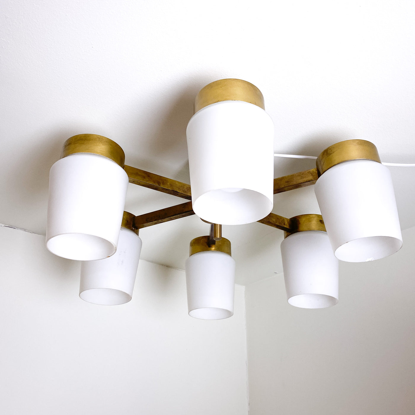 Taklampa i mässing och glas, Fagerhults Belysning