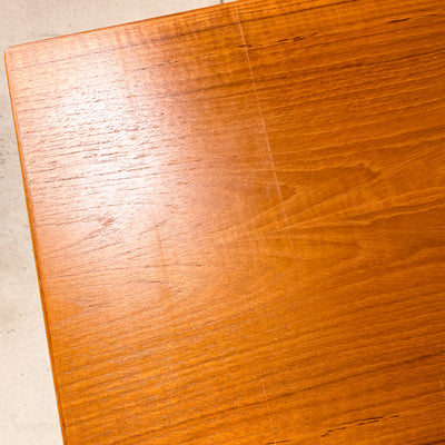 Matbord i teak med utdragsskivor