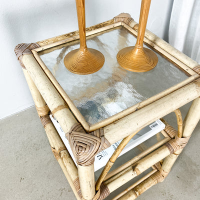 Sidobord/hylla i bambu och glas