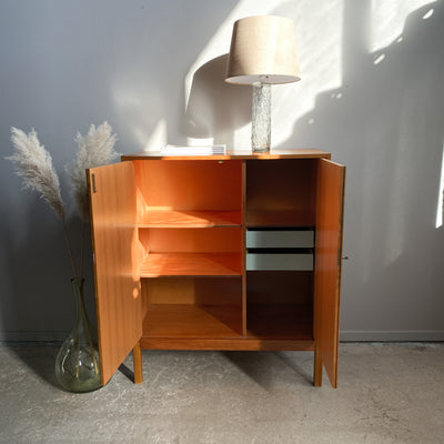 Teak skåp