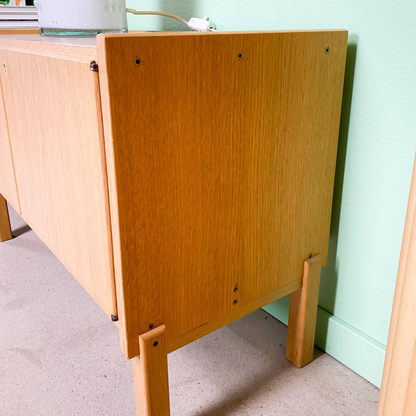 Hyllsystem eller sideboard i ek