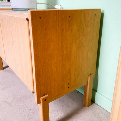 Hyllsystem eller sideboard i ek