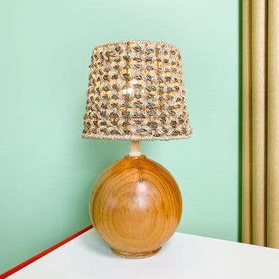 Bordslampa i furu