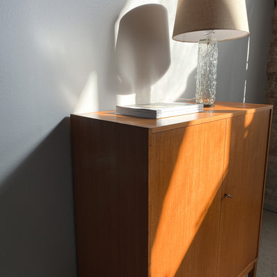 Teak skåp