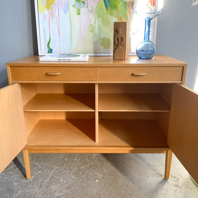 Paret mindre sideboard i ek