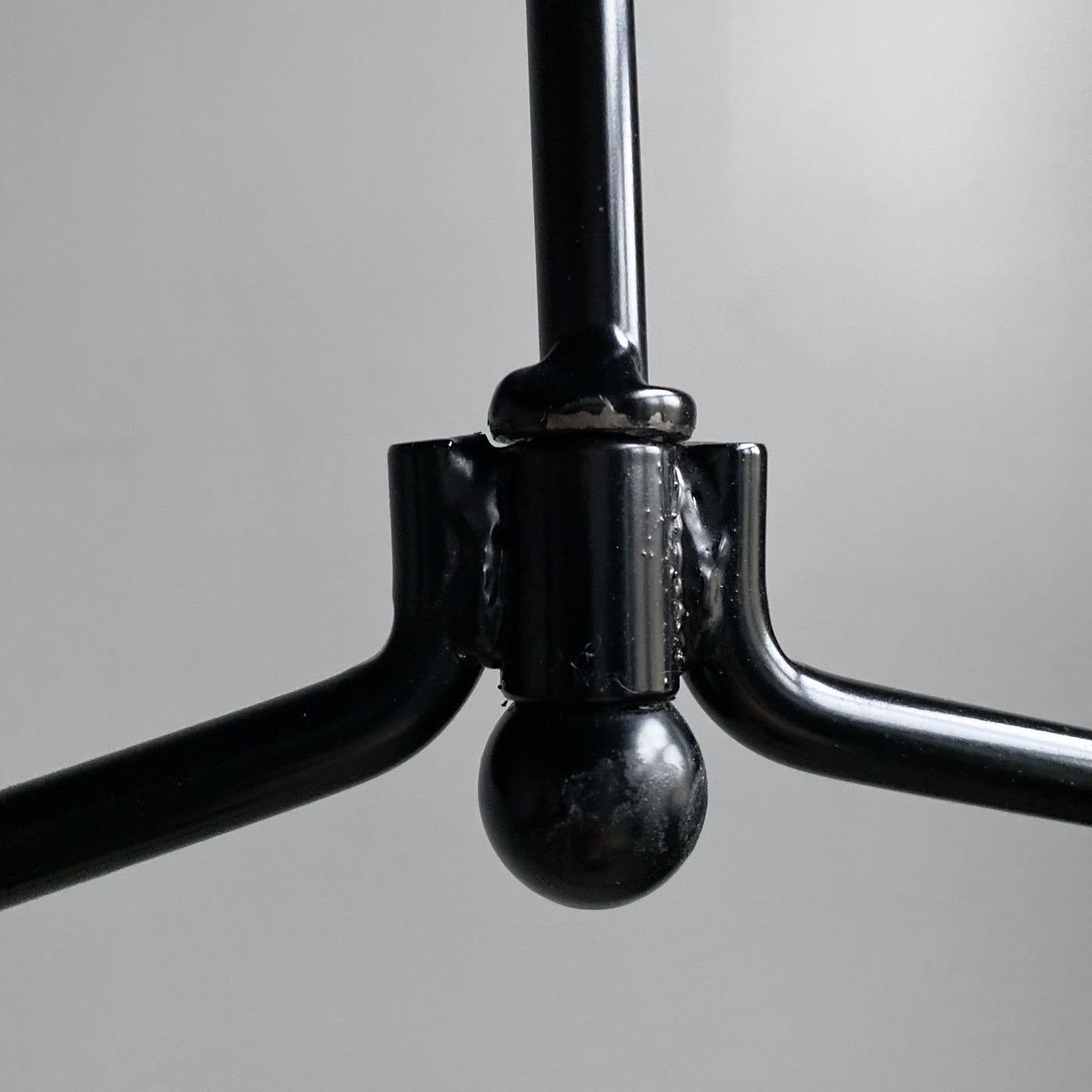 ”Häpen” Ikea - man - svart metall