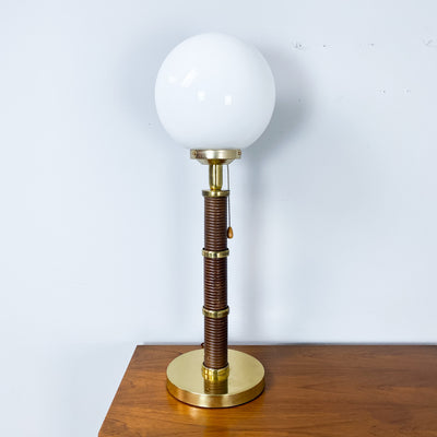 Bordslampa med klotskärm
