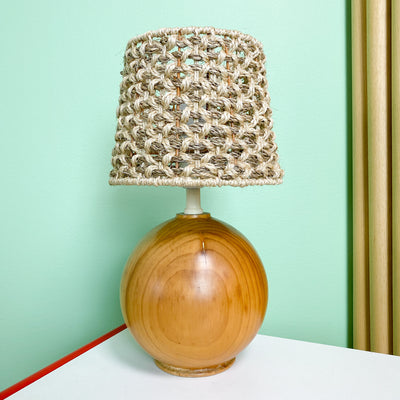 Bordslampa i furu