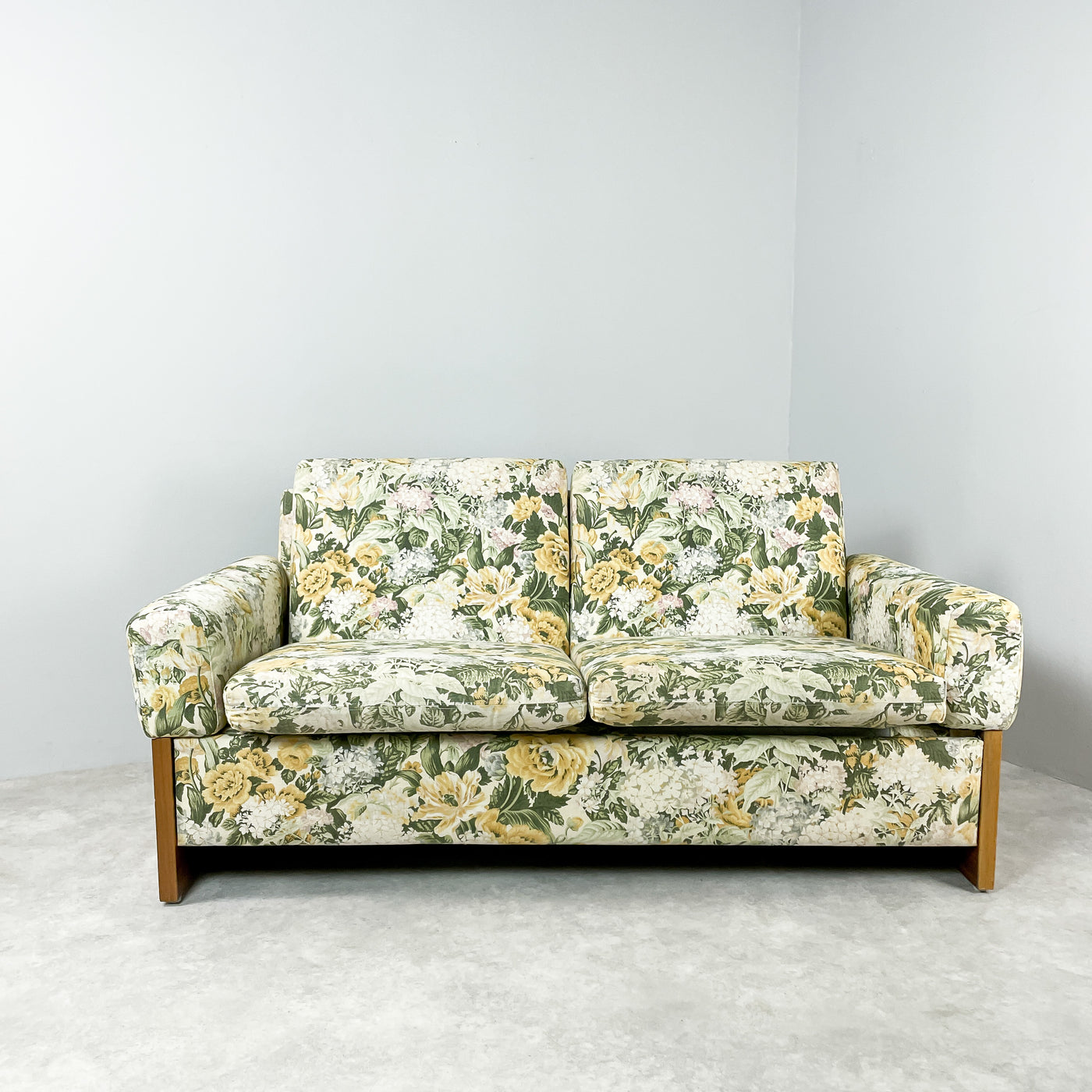 Blommig soffa - 2-sits