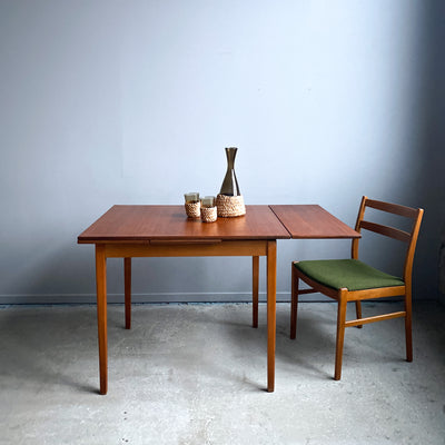 Matbord i teak med utdragsskivor