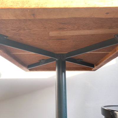 Café bord med skiva i ek