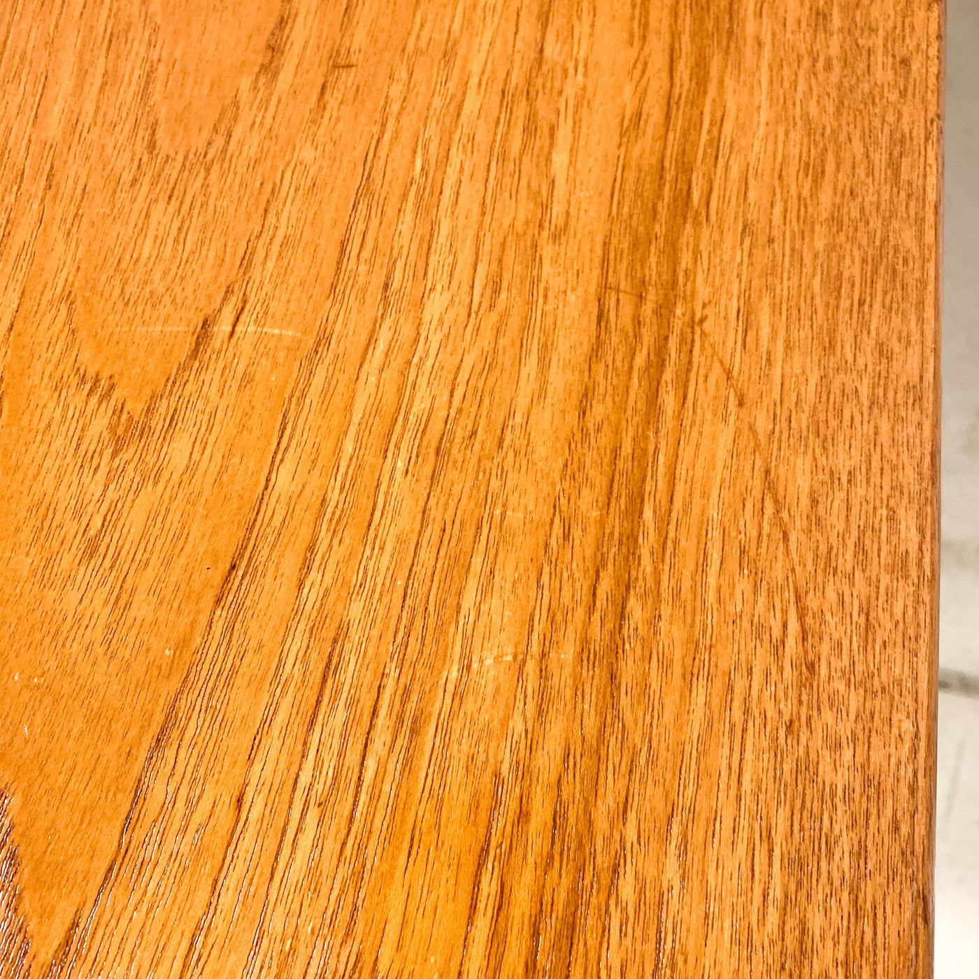 Matbord i teak med utdragsskivor