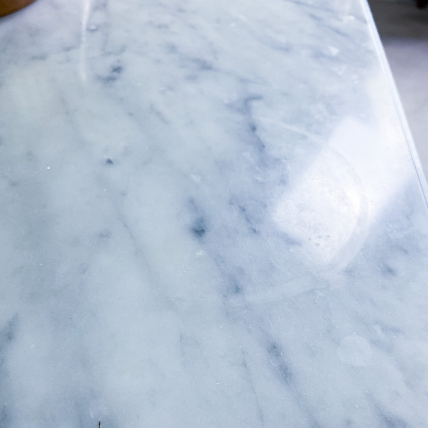 Matbord i marmor