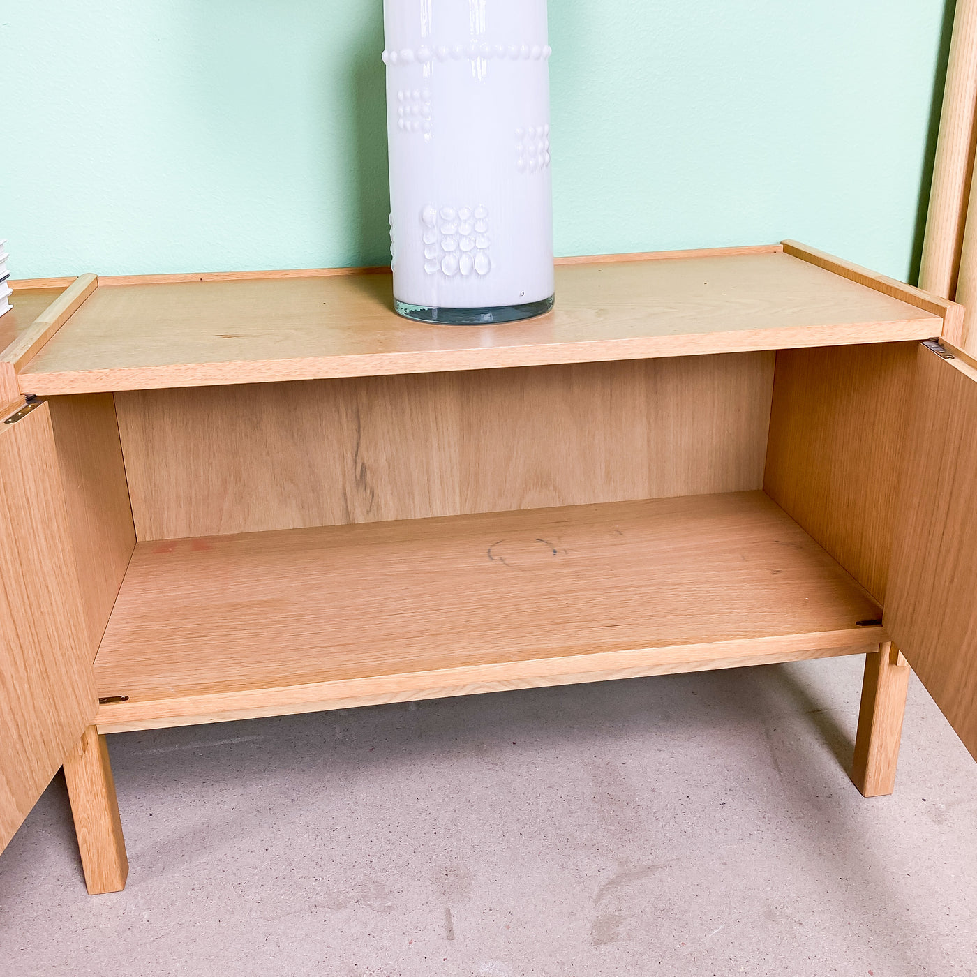 Hyllsystem eller sideboard i ek