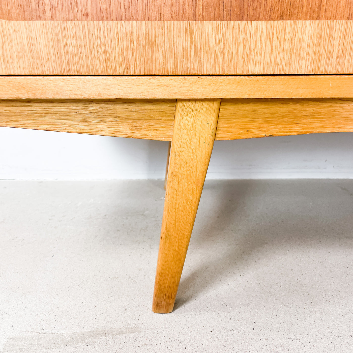 Sideboard i teak och ek