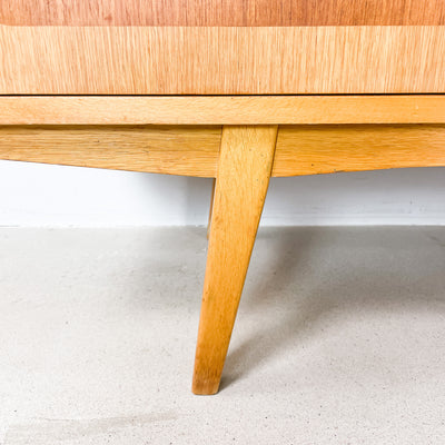 Sideboard i teak och ek