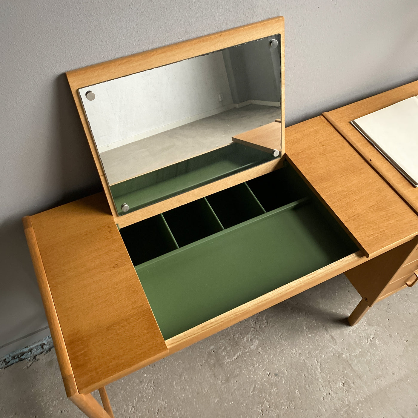 Skrivbord/sminkbord, Bodafors - Bertil Fridhagen