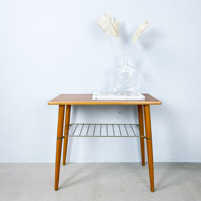 Sidobord i teak med stringhylla