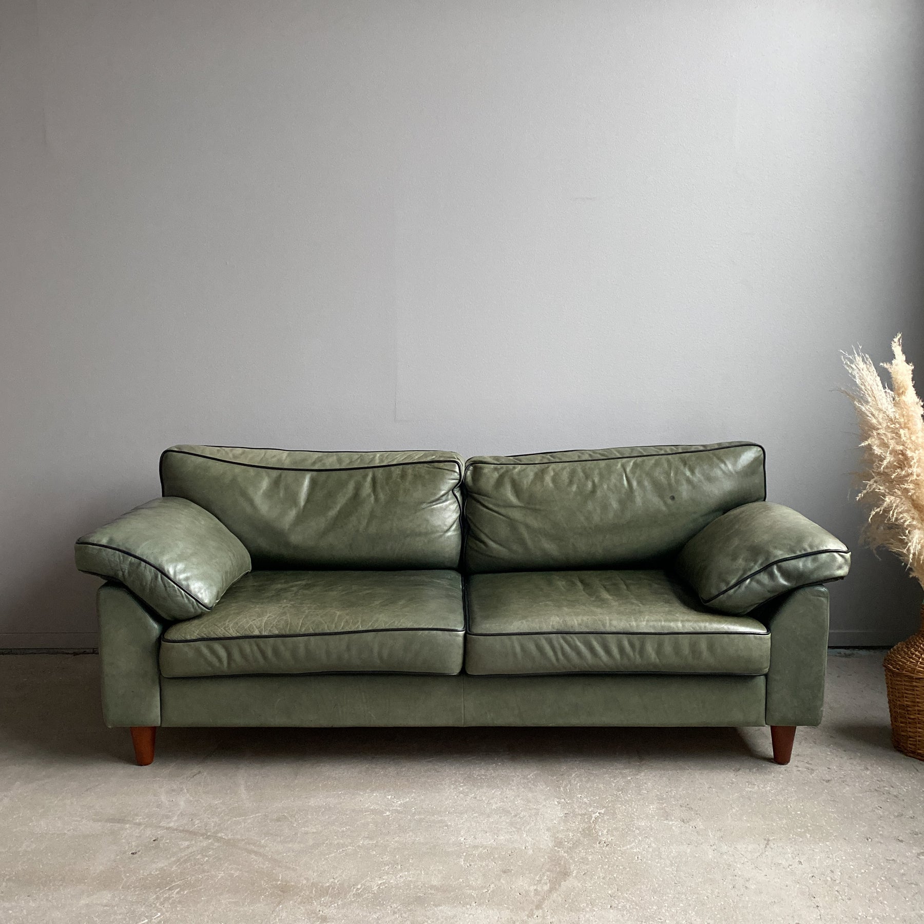 Grön skinnsoffa 80-tal | Vintagebyrån | Second hand Varberg