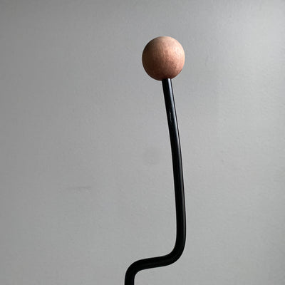 ”Häpen” Ikea - man - svart metall