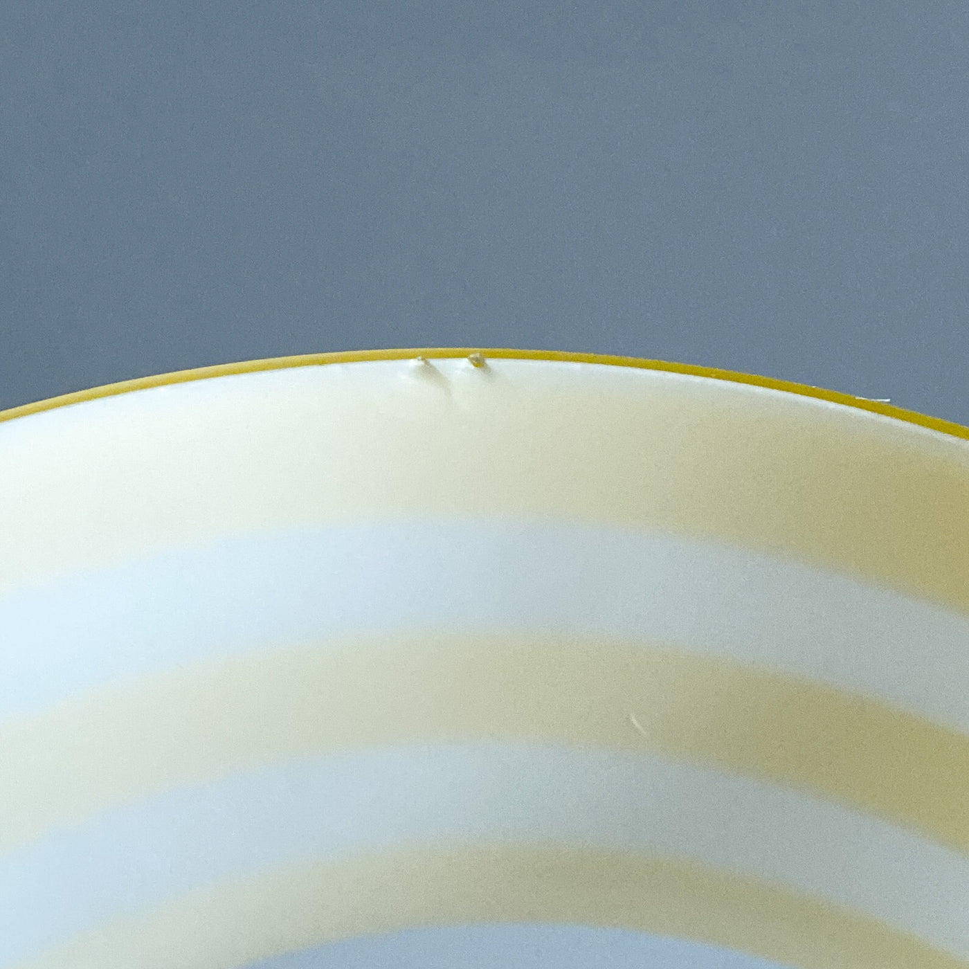 Catharina taklampa i glas Catti Åselius Lidbeck för Lindshammar - gul