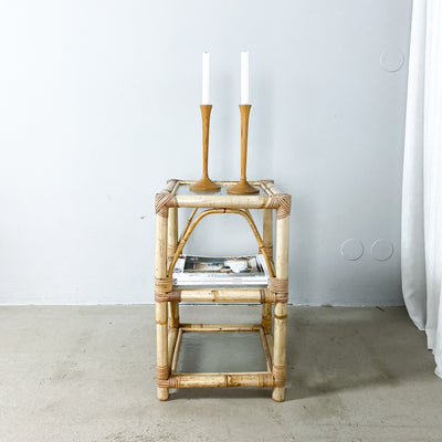 Sidobord/hylla i bambu och glas