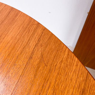 Runt matbord i teak