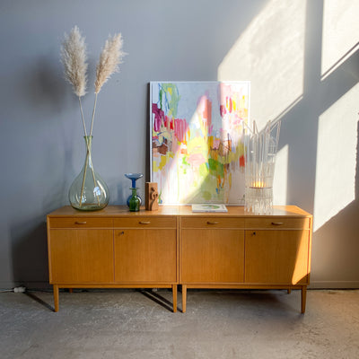 Paret mindre sideboard i ek