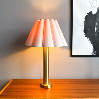 Bordslampa i mässing - Kosta Lampan
