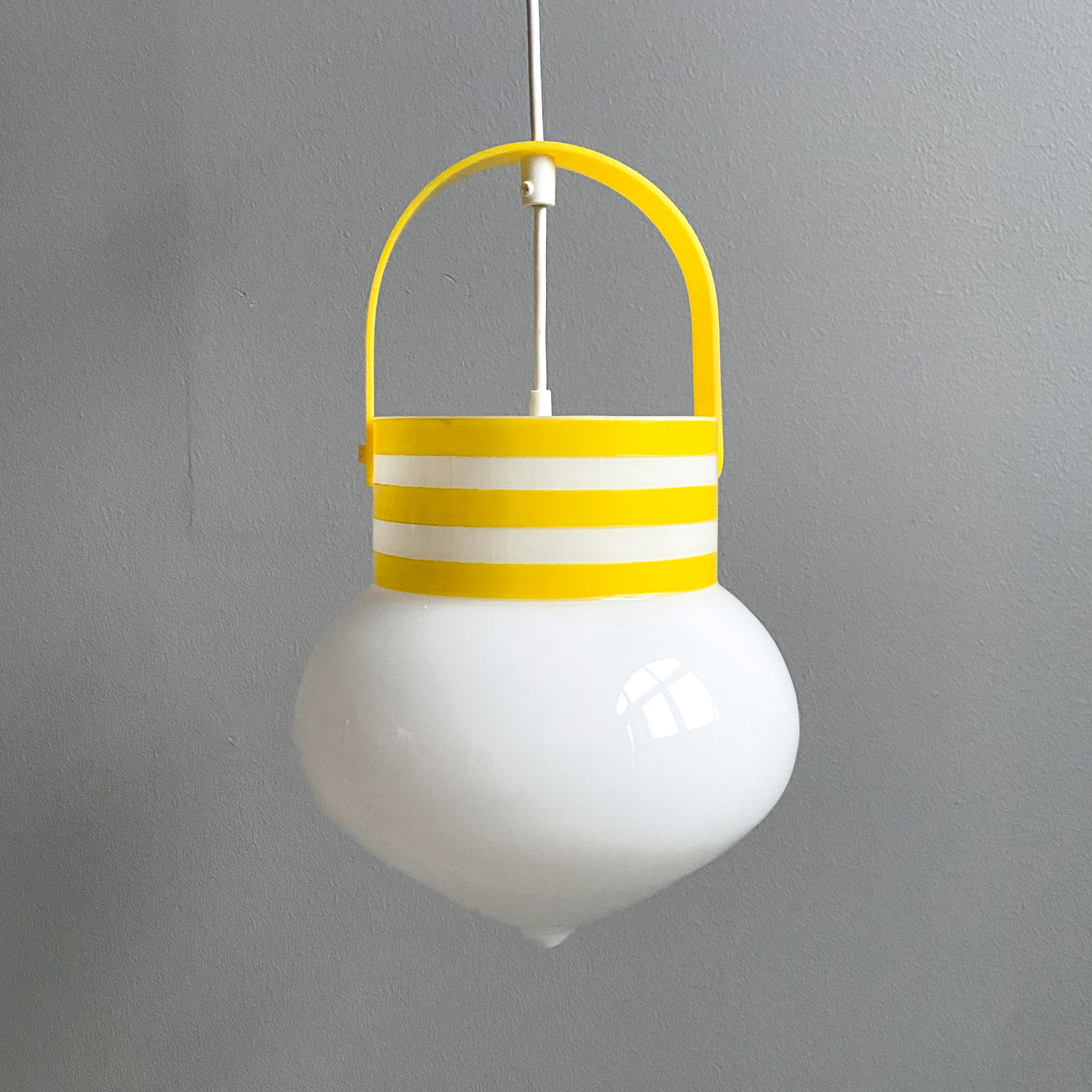 Catharina taklampa i glas Catti Åselius Lidbeck för Lindshammar - gul