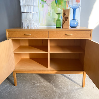 Paret mindre sideboard i ek