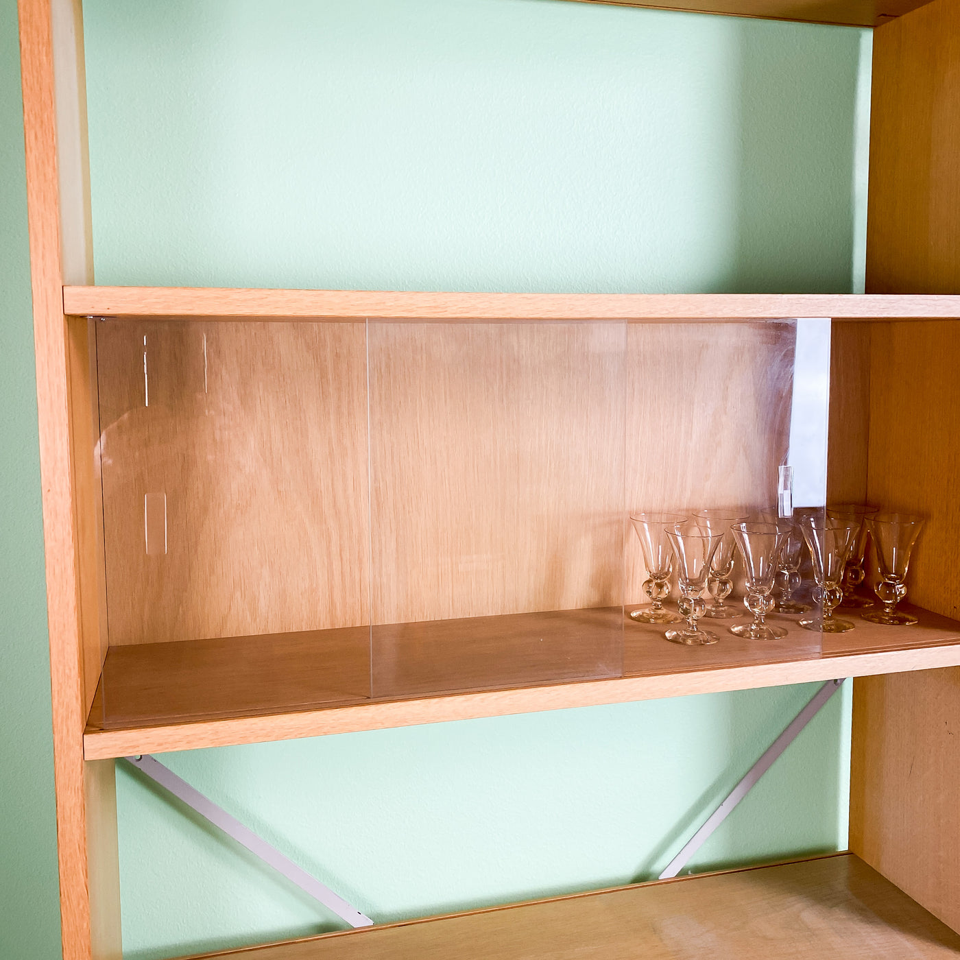 Hyllsystem eller sideboard i ek