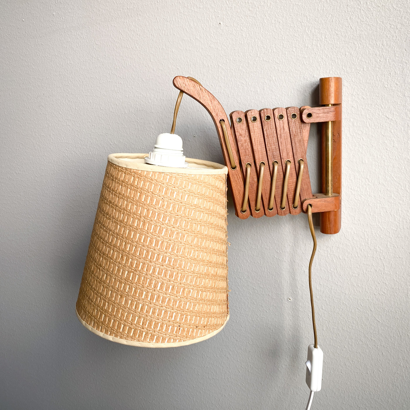 Saxlampa i teak