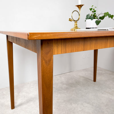Matbord i teak