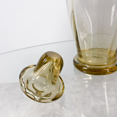 Karaff i glas med kork