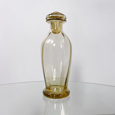 Karaff i glas med kork