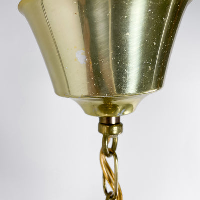 Lampa i böljande glas och mässing