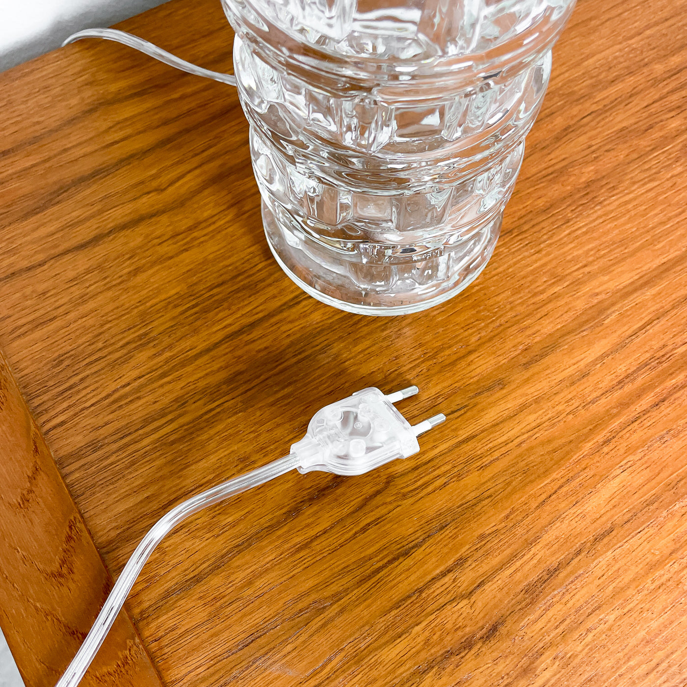 Lampa med glasfot