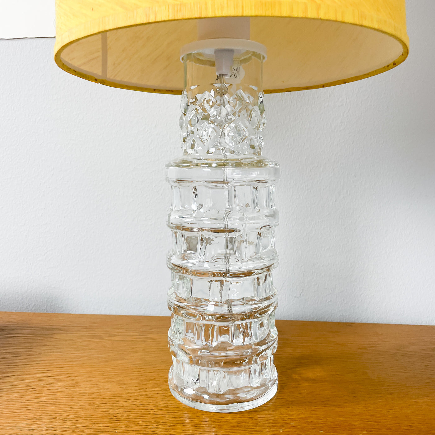 Lampa med glasfot