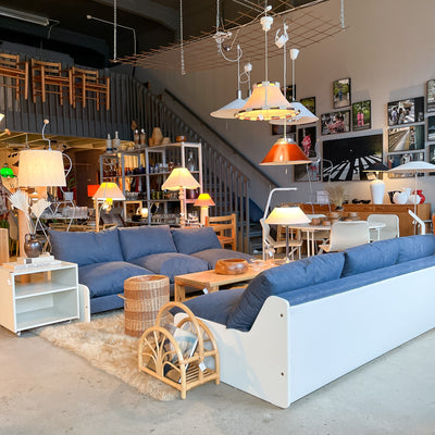 Skön bäddsoffa i vitt och denim