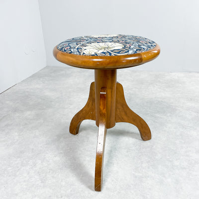Rund pall med William Morris-tyg