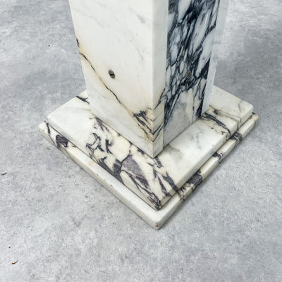 Piedestal i marmor