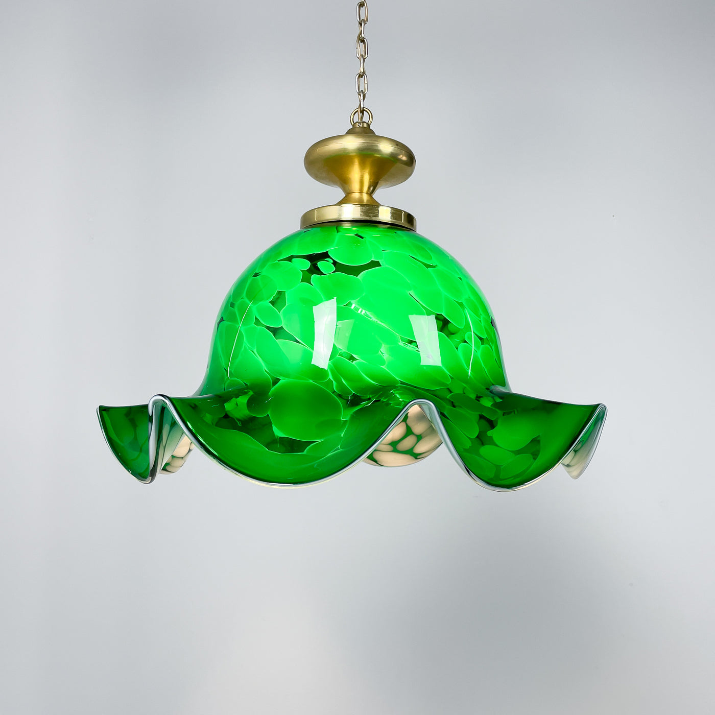 Lampa grönt glas och mässing
