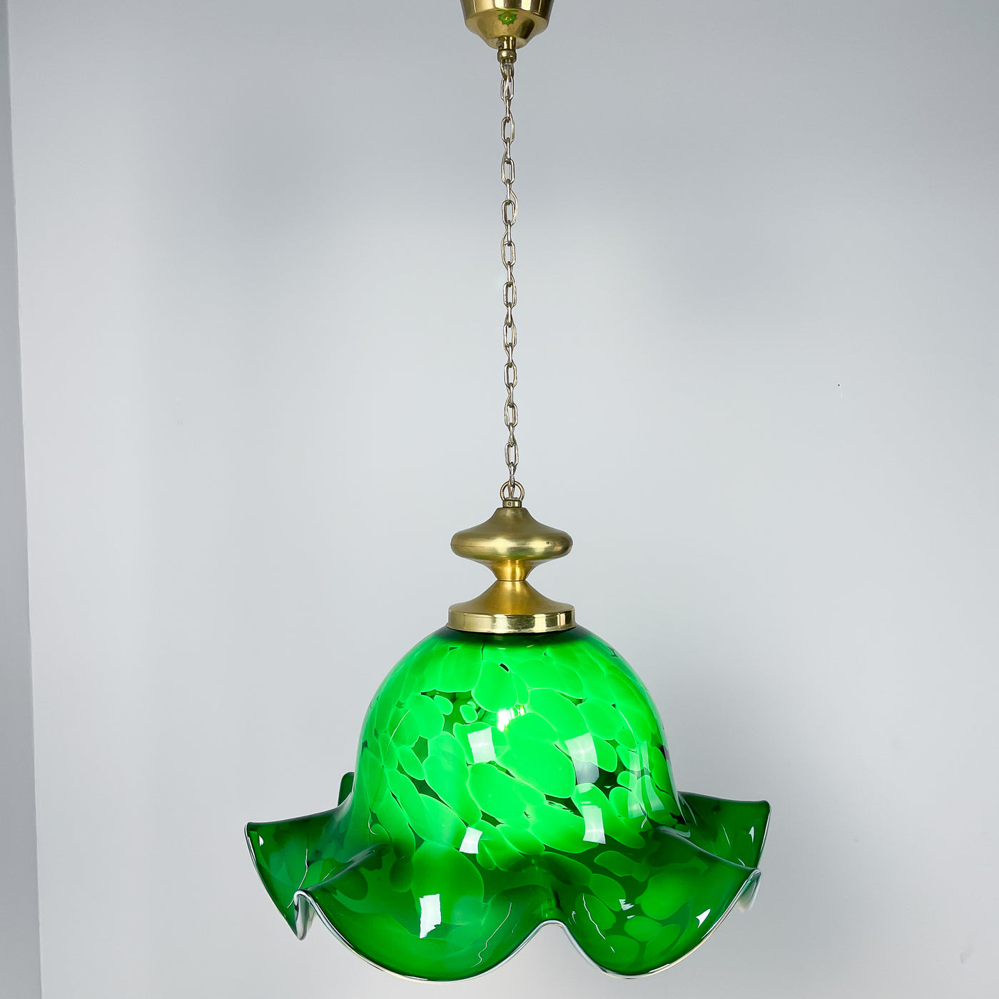 Lampa grönt glas och mässing