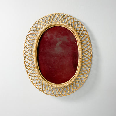 Oval spegel med ram i rotting