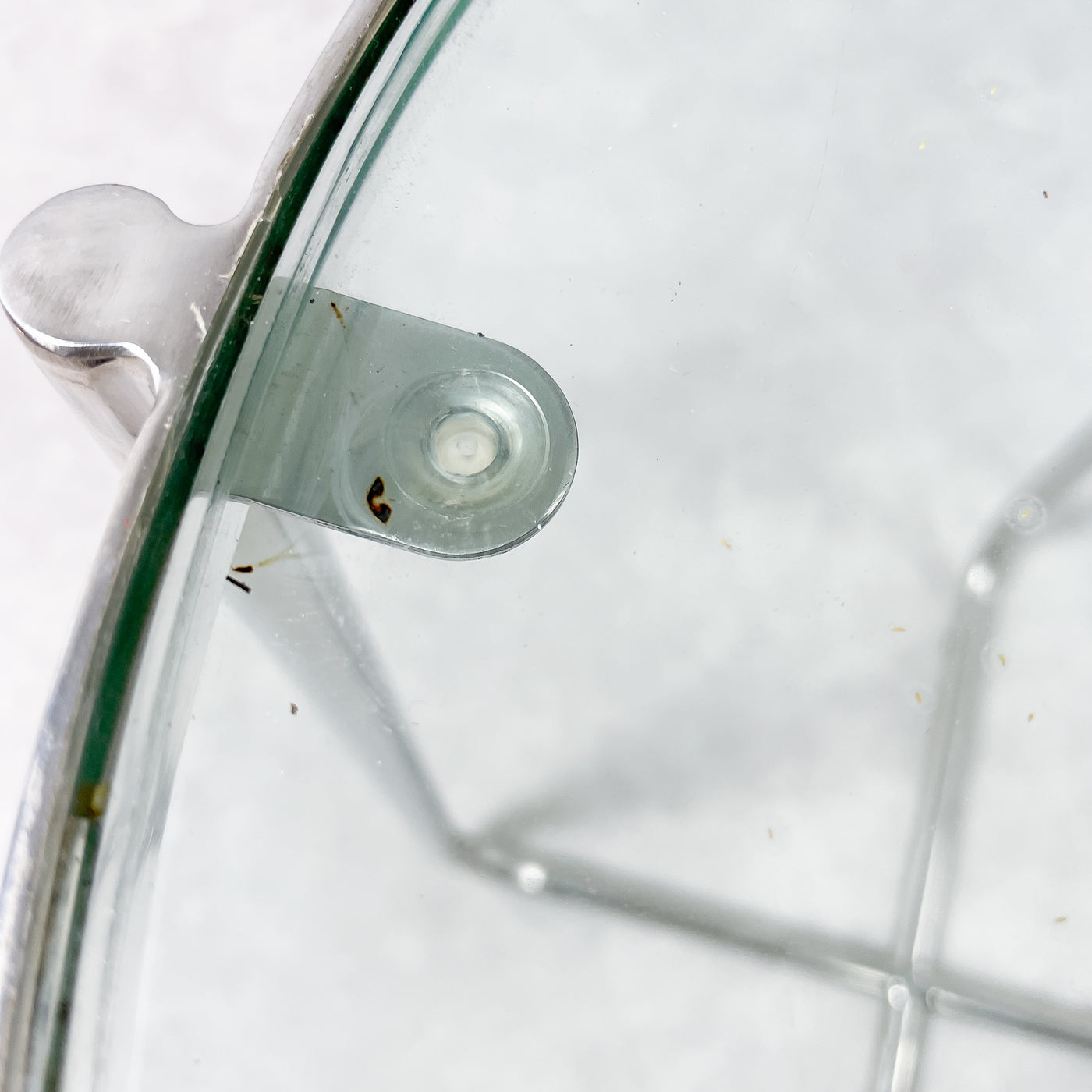 Sidobord i glas och krom